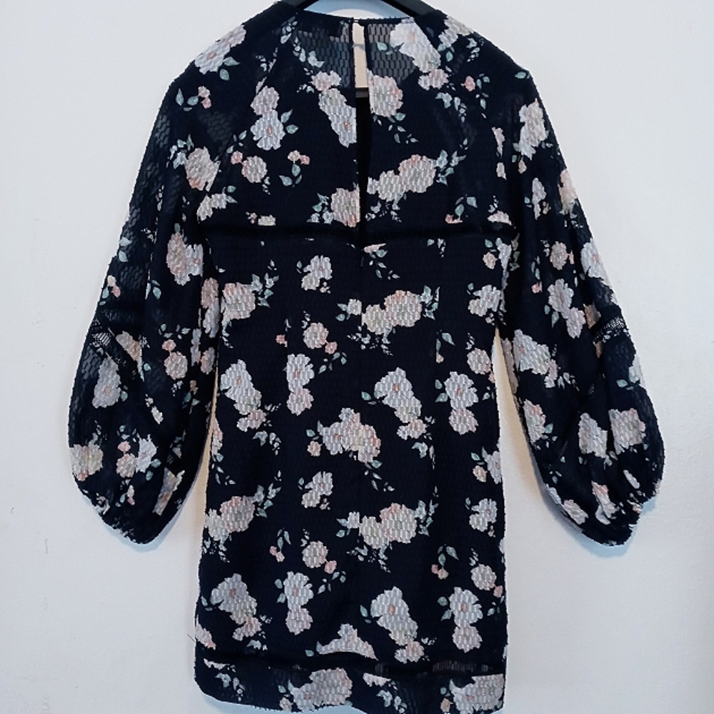 NWOT WE ARE KINDRED FLORAL DRESS SIZE XS